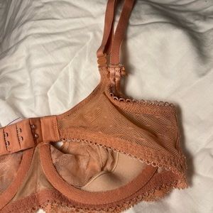 VS Nude Pink bra